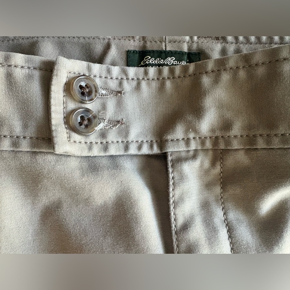 Eddie Bauer women’s Vashon khaki Chinos 16 Short like new
